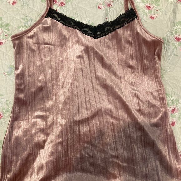 Pink velvet camisole with black lace detailing - Picture 2 of 3